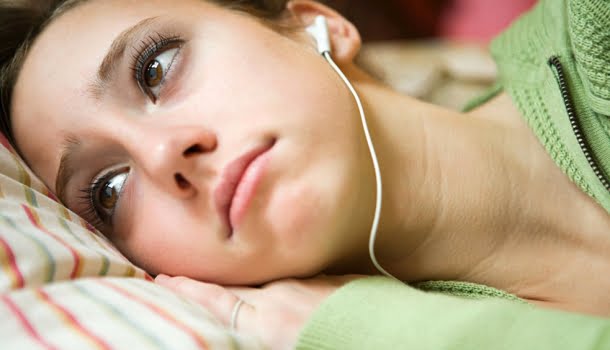Ouvir música triste ajuda a acabar com a tristeza