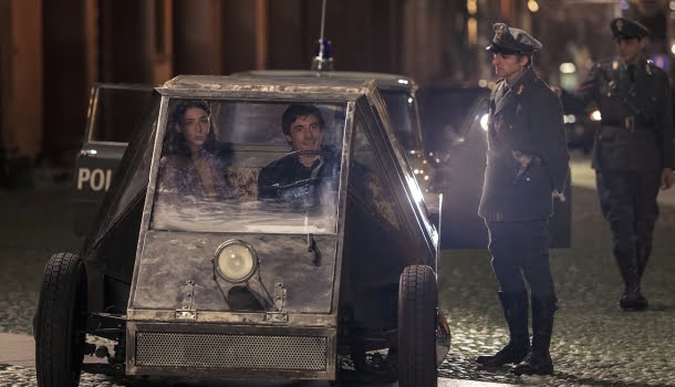 Se jogue no sofá com um balde de pipoca: comédia adorável na Netflix vai te transportar para dentro de uma aventura real