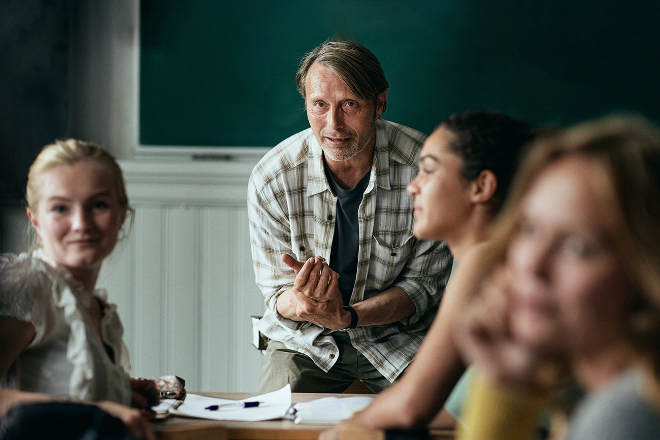 Ganhador do Oscar, tesouro inestimável do cinema europeu, com Mads Mikkelsen, está na Netflix