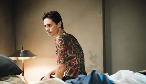 Suspense com Jared Leto na Netflix não vai te deixar piscar por 120 minutos