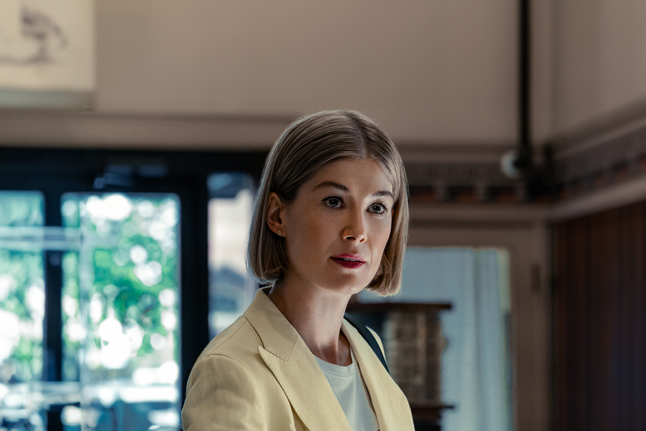 Thriller com Rosamund Pike, na Netflix, já foi visto por 56 milhões de pessoas