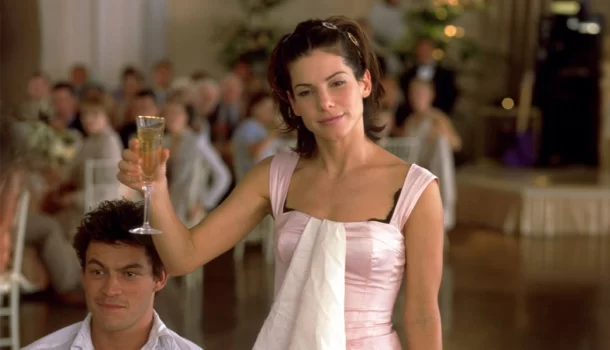 Comédia romântica dos anos 2000 com Sandra Bullock, na Netflix, é forma deliciosa de gastar seu domingo