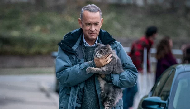 Aplaudido de pé nos cinemas, o último grande filme com Tom Hanks está no Prime Video