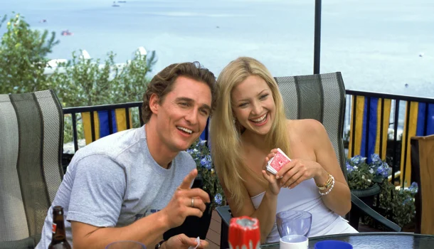 Comédia romântica com Matthew McConaughey e Kate Hudson triplicou o próprio orçamento nas bilheterias e está na Netflix