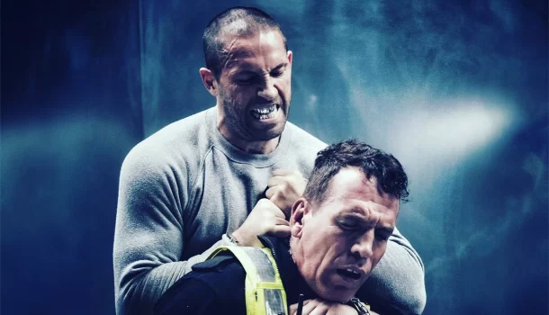 Último dia para assistir: filme de ação de tirar o fôlego com Scott Adkins é um dos melhores thrillers da Netflix