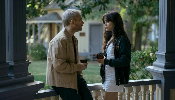 Thriller erótico e controverso com Jenna Ortega e Martin Freeman acaba de chegar ao Prime Video