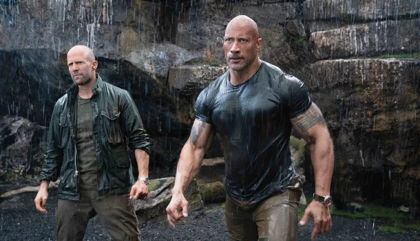 O explosivo filme de ação que fez Vin Diesel e Dwayne Johnson se agredirem após as filmagens está na Netflix