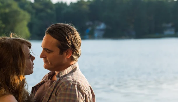 Inspirado no niilismo de Nietzsche, filme com Joaquin Phoenix na Netflix é uma das obras-primas subestimadas de Woody Allen