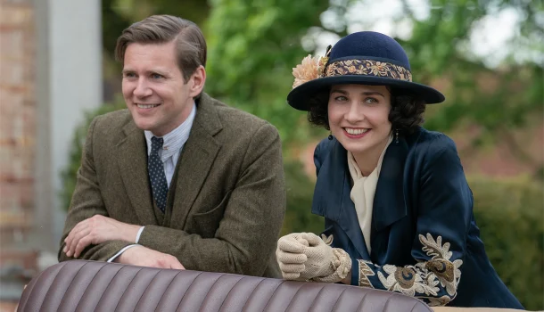 Tão deslumbrante quanto um pôr do sol inesquecível, filme com Allen Leech e Elizabeth McGovern na Netflix é um diamante para os olhos