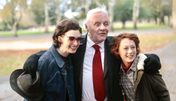 Drama com Anthony Hopkins que é uma viagem de volta à infância, no Prime Video