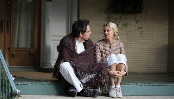 O filme de Noah Baumbach que merece ser visto duas vezes está de volta à Netflix