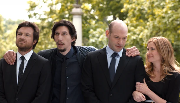 Entre a comédia e o drama: filme com Adam Driver e Jason Bateman vai te fazer rir e se emocionar, na Max