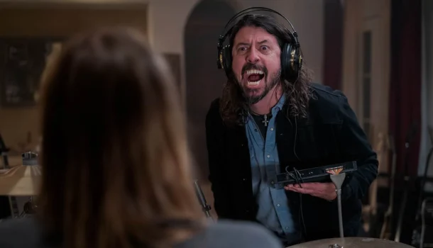 O filme que é uma grande bobagem, mas que todos os fãs do Foo Fighters deveriam assistir na Netflix