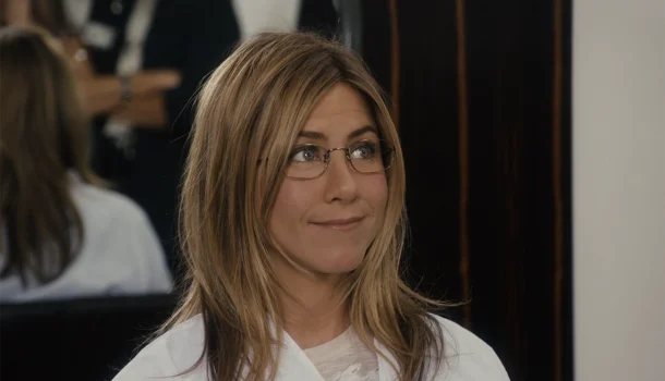 Recorde absoluto! Comédia romântica com Jennifer Aniston é o filme de Hollywood mais assistido da história da Netflix