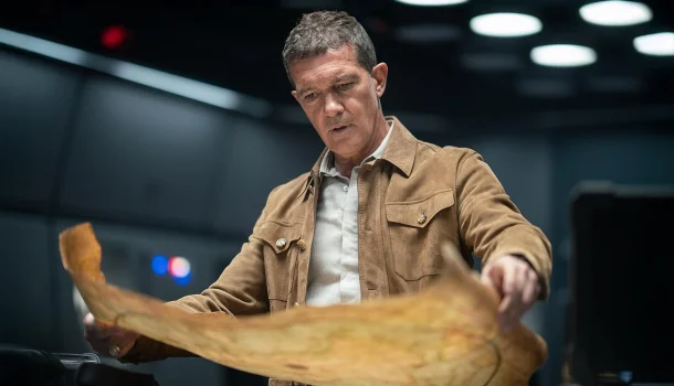 Depois de 429 dias no top 10 global, filme com Tom Holland e Antonio Banderas finalmente chega à Netflix Brasil