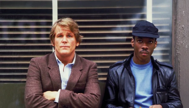 Estreia de Eddie Murphy no cinema, thriller policial com Nick Nolte é viagem nostálgica aos anos 80, na Netflix