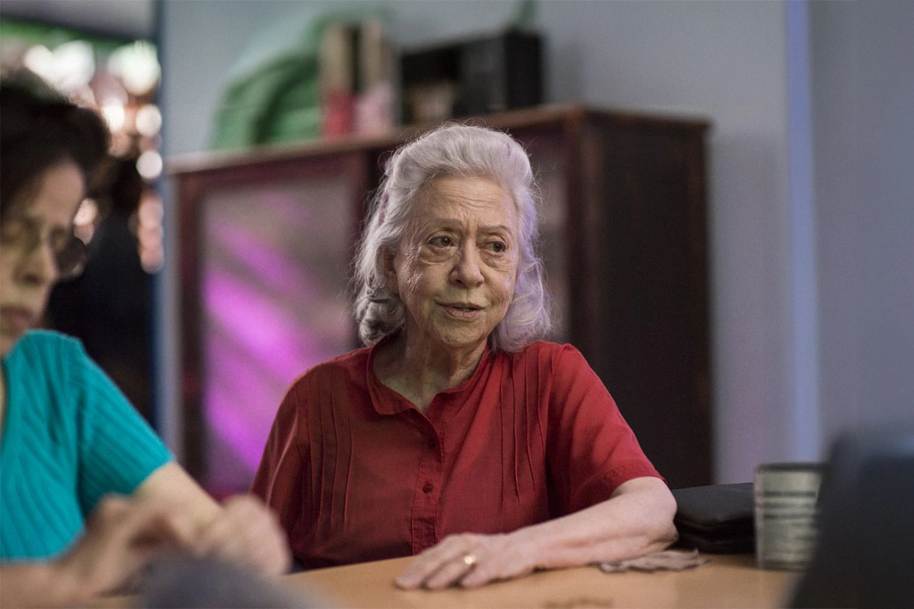 Premiado em Cannes, filme brasileiro com Fernanda Montenegro, baseado em livro de Martha Batalha, está na Netflix