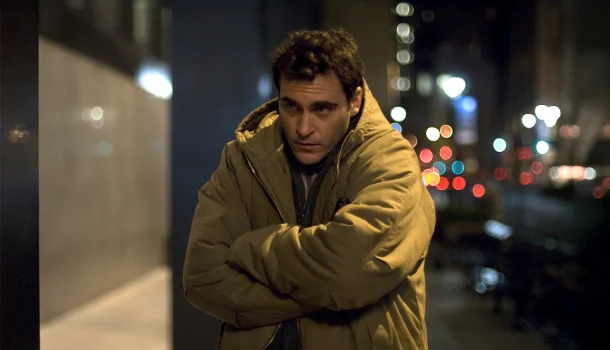 Baseado em Noites Brancas, de Dostoiévski, filme com Joaquin Phoenix no Prime Video é tão intenso que parece mais real que a vida