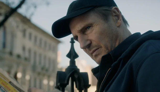 Liam Neeson não vai deixar você desgrudar os olhos do thriller de ação mais eletrizante da Netflix